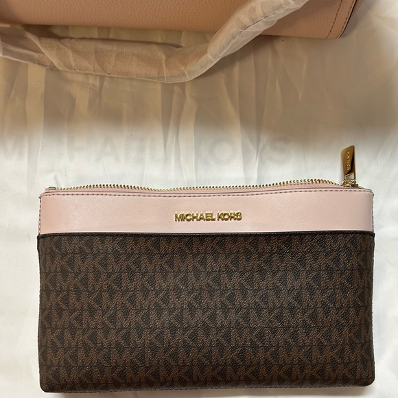 New Michael Kors Maisie
Large Pebbled Leather 2 in-1 Tote
Bag. - Picture 11 of 16